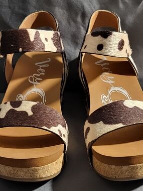 Very G Cowhide-Print Cork Wedge Sandals - Brown & White